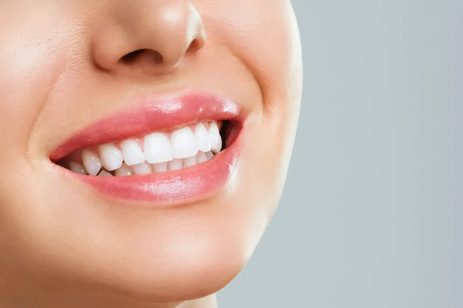 Tooth Gap Filling: How to Close a Gap Between Your Front Teeth