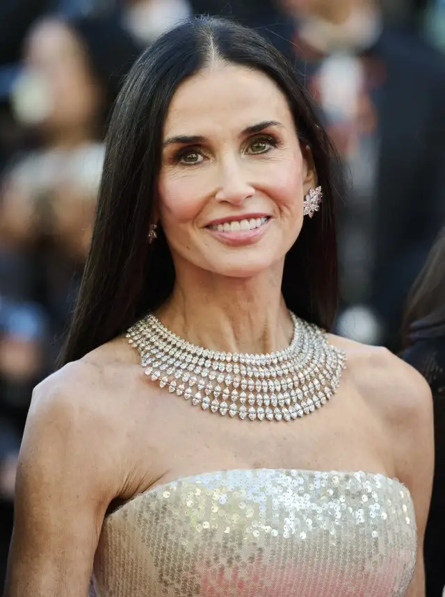 Cover image for the page on Demi Moore.