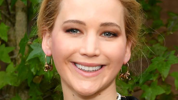 Jennifer Lawrence Gum- Causes and Clinical Treatments